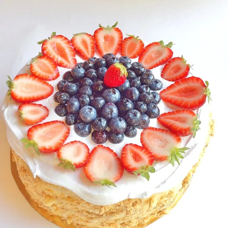 готовые торты. тортик из коржей со сгущенкой. торт из готовых коржей со сгущенкой. торт с магазинными коржами. торт из магазинных коржей со сгущенкой.