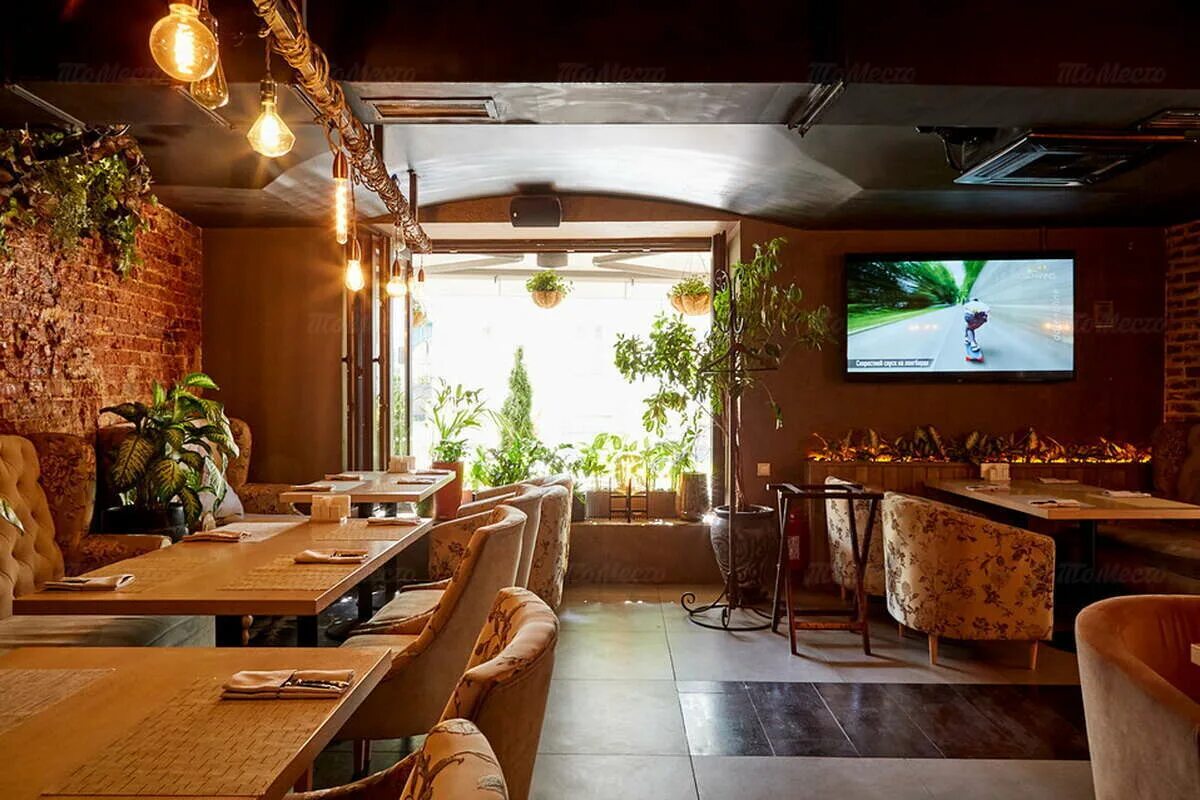 Эzо камергерский. Эзо ресторан покровка. Bron ресторан камергерский. Кафе эzo в камергерском переулке. Грузинский ресторан эзо на камергерском.