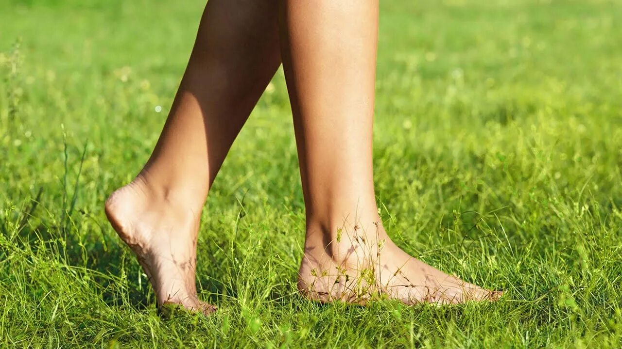 Женские ноги в луже. Босиком по пеплу 2. Хождение по углям икона. Хождение по углям икона. Босиком по пеплу 2.