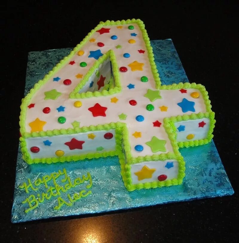 Торт формы 5. Торт на 4 года мальчику. Украшение торта для мальчика 4 года. Тортик на день рождения 4 годика. Торт для девочки 4 года на день рождения.