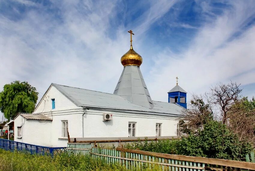 Погода в дубовской области на неделю. Храм Владимирской иконы Божией матери село Дубовское. Храм иконы Божьей матери Дубовский район. Храм Дубовка Ростовская. Храм в с Дубовское Ростовской области.