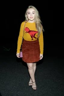 Sabrina carpenter toes