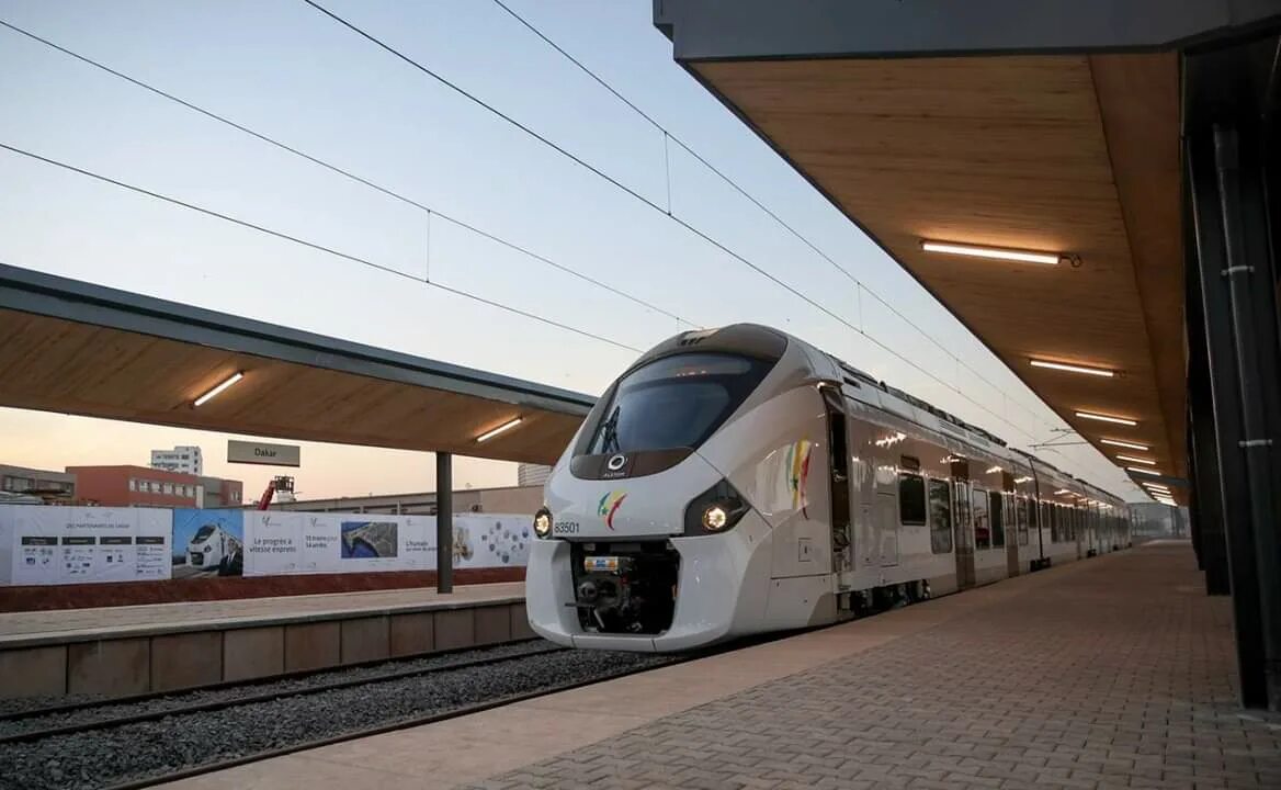 Dakar Regional Express Train. Поезд экспресс. Поезд ter. RER поезд двухэтажный. Res regional