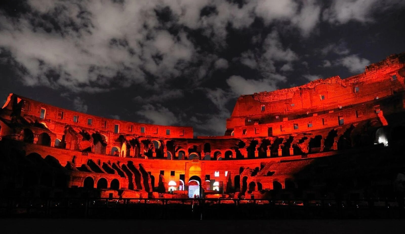 Колизей вк. Рим Колизей Арена. Колизей (Colosseum) – амфитеатр Флавиев.. Эстетика Колизей Рим Колизей. Арт Греция амфитеатр.