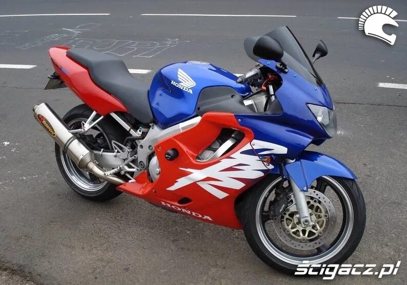 Масла хонда сбр 600. Honda CBR 600 f4i. Honda CBR 600 f4 1999. Мотоцикл Honda CBR 600 f4. Honda CBR 600 f4 2000.