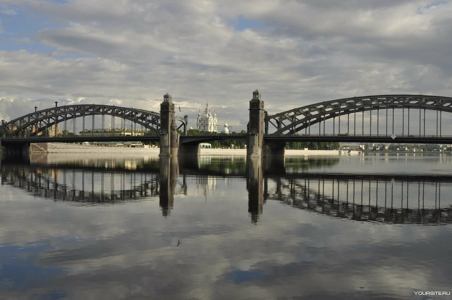 Мост петра великого в санкт. Мост Петра Великого. Большеохтинский мост. Большеохтинский мост башни. Мост Петра первого в Питере.