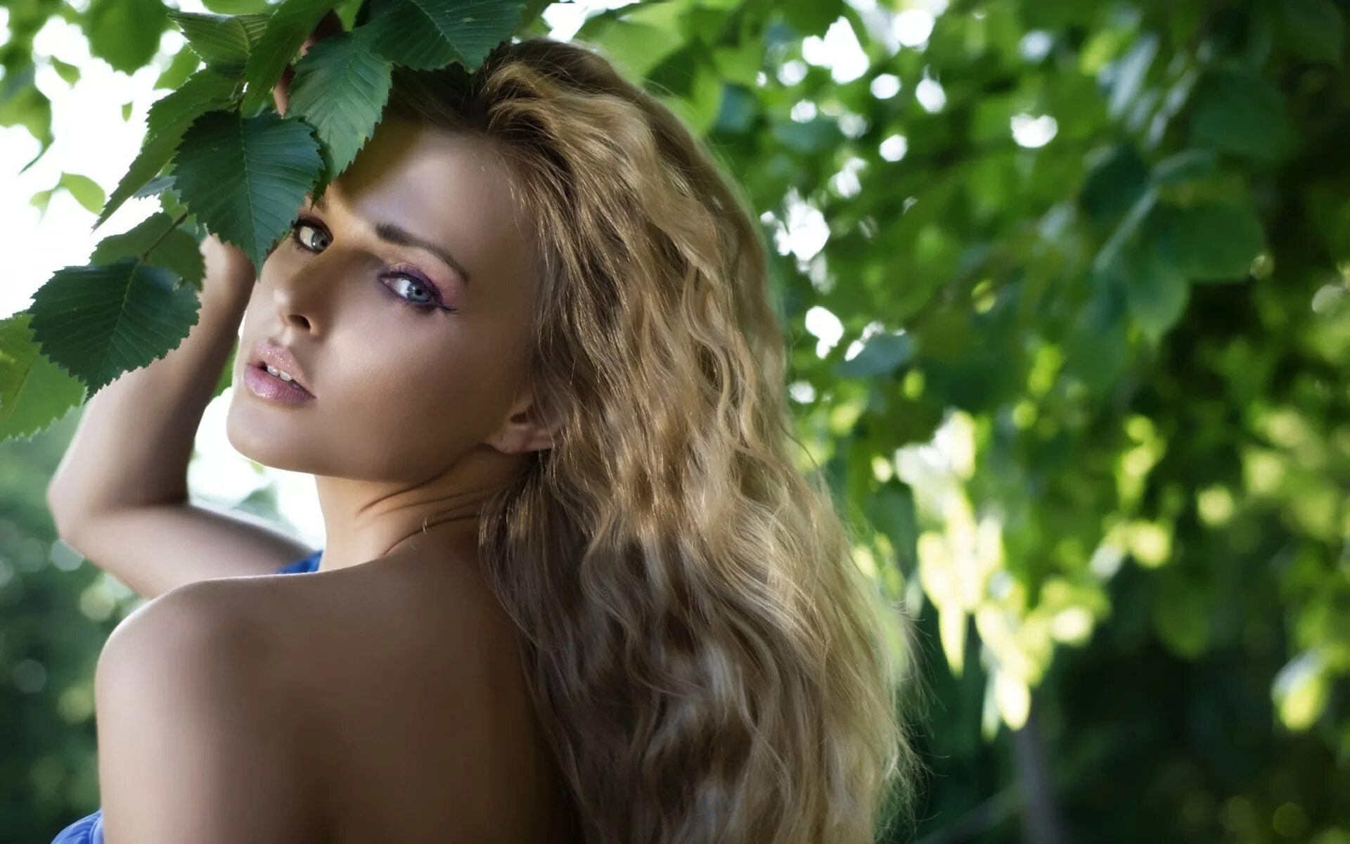 Очень красивые блондинки видео. Модель Даниэль Кнадсон. Красивые девушки блондинки. Зеленоглазая блондинка.