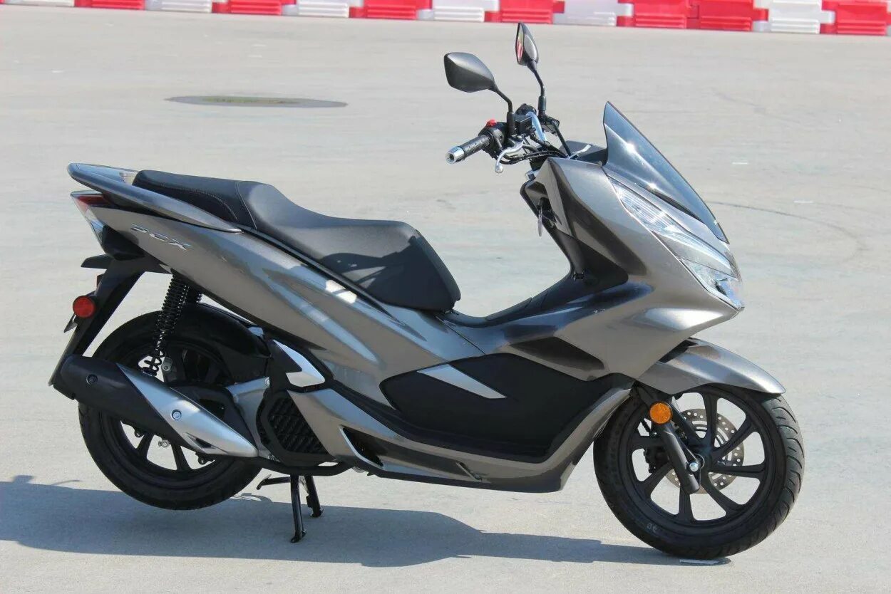 Honda 150 скутер. Honda PCX 150. Scooter Honda 150. Макси скутер Honda PCX 150. Honda PCX 50 кубов.