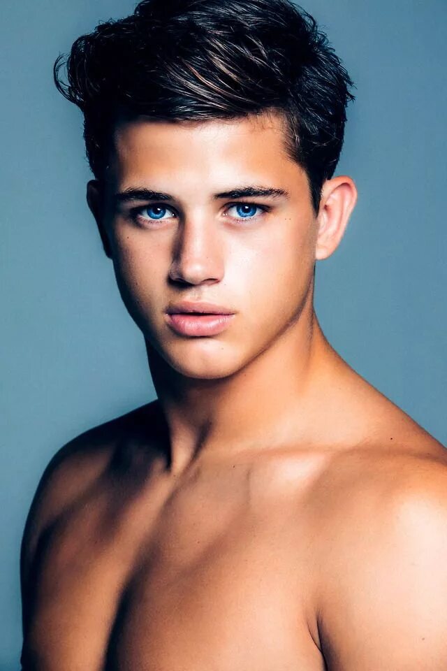 Самое красивое лицо парня