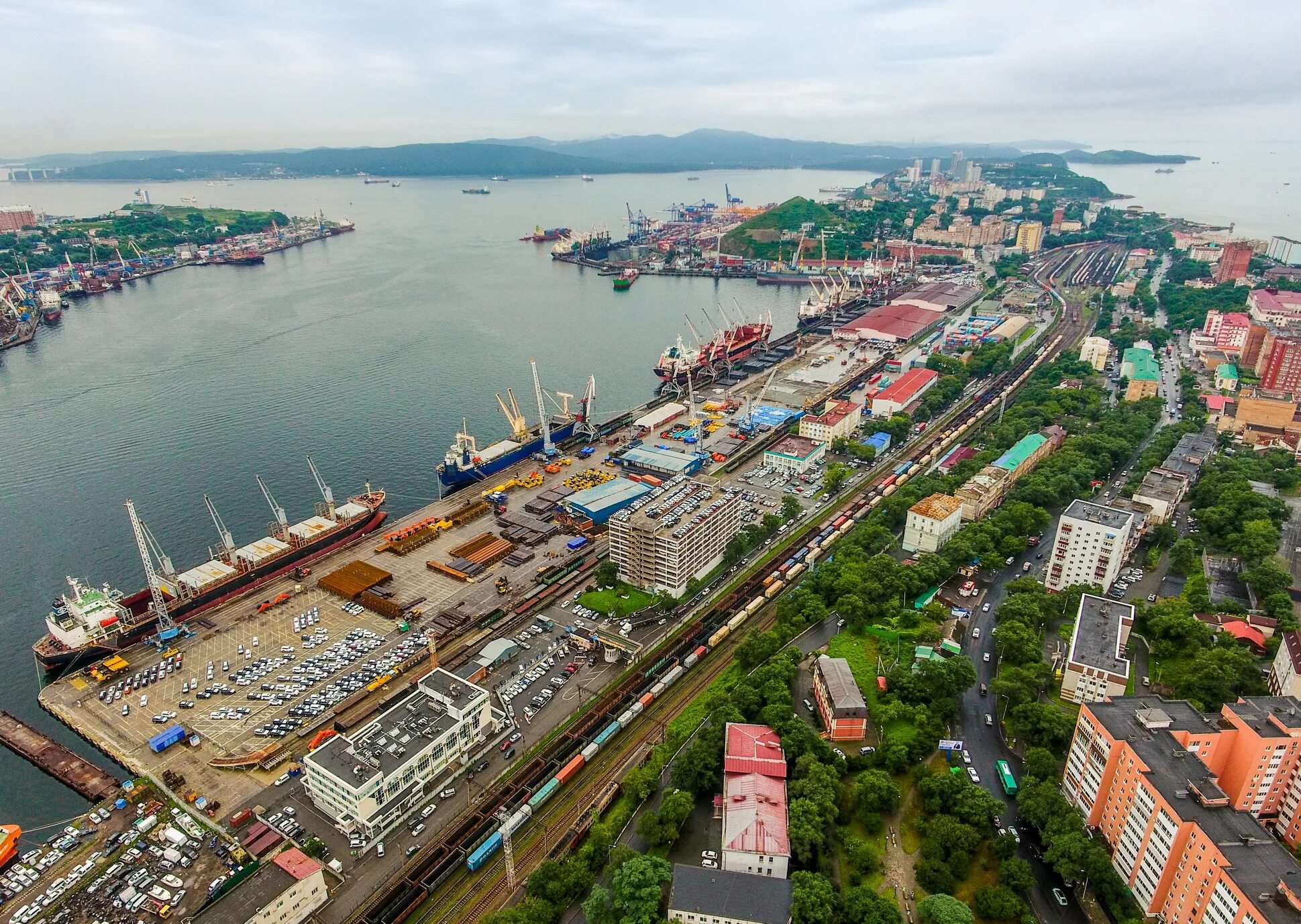 Приморский сайт. Владивостокский морской торговый порт. Порт Владивосток. Дальневосточный порт Владивосток. Грузовой порт Владивосток.