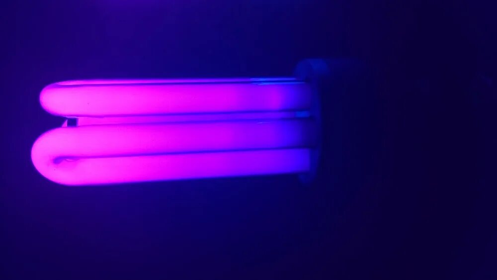 Лампы дневного света ультрафиолет. Светильник цвет:ультрафиолетовый Ultraviolet. Ультрафиолет 400 НМ. Эритемные люминесцентные лампы. Включи лайт лампу