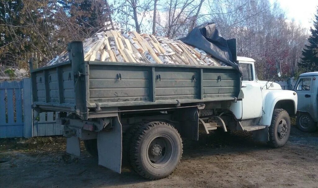 Зил 4505 зимой. Зил 131 груженый дровами. Машина дров зил. Машина колотых дров зил 130. Зил 131 с дровами.