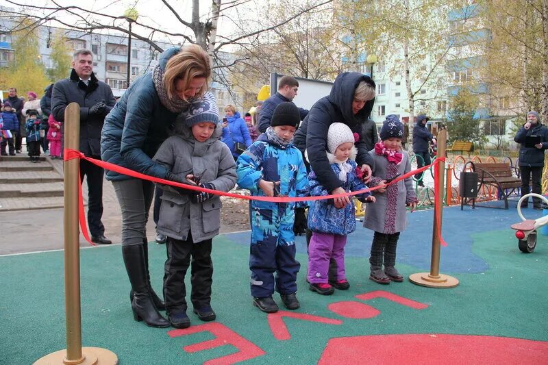 детская площадка в торжке на гражданской улице. детские площадки. кафе с детской площадкой. губернаторские площадки московская область. детский городок.