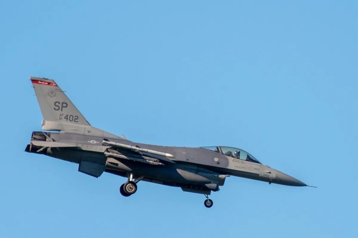 Истребители украины. Американский истребитель f-16. Украинский f 16. F16 истребитель. Ввс южной кореи.
