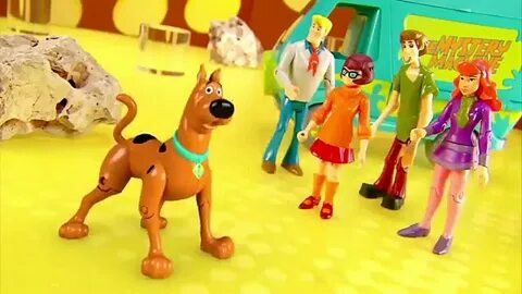 scooby doo character toys.
