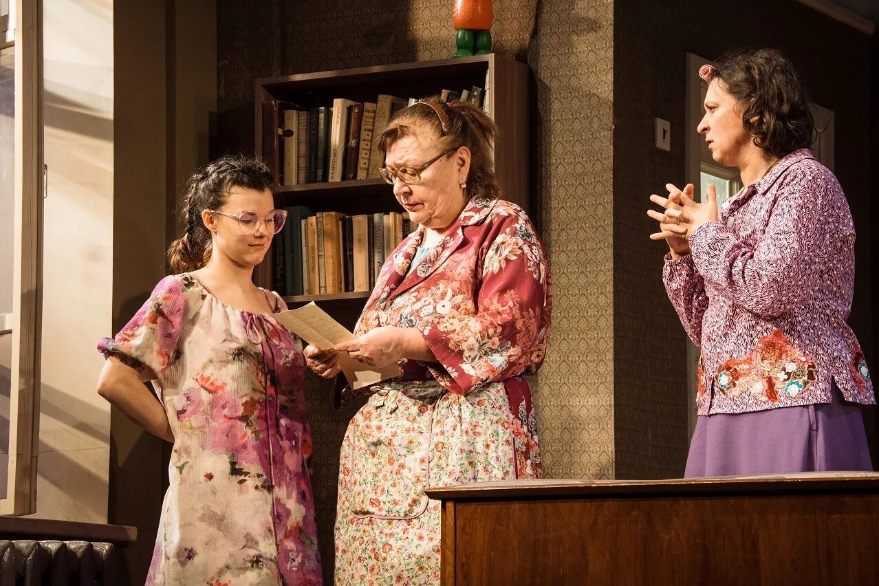 сирена и виктория спектакль смотреть. татьяна кравченко ленком под одной крышей. под одной крышей спектакль вологда. под одной крышей спектакль ленком. под одной крышей спектакль вологда.