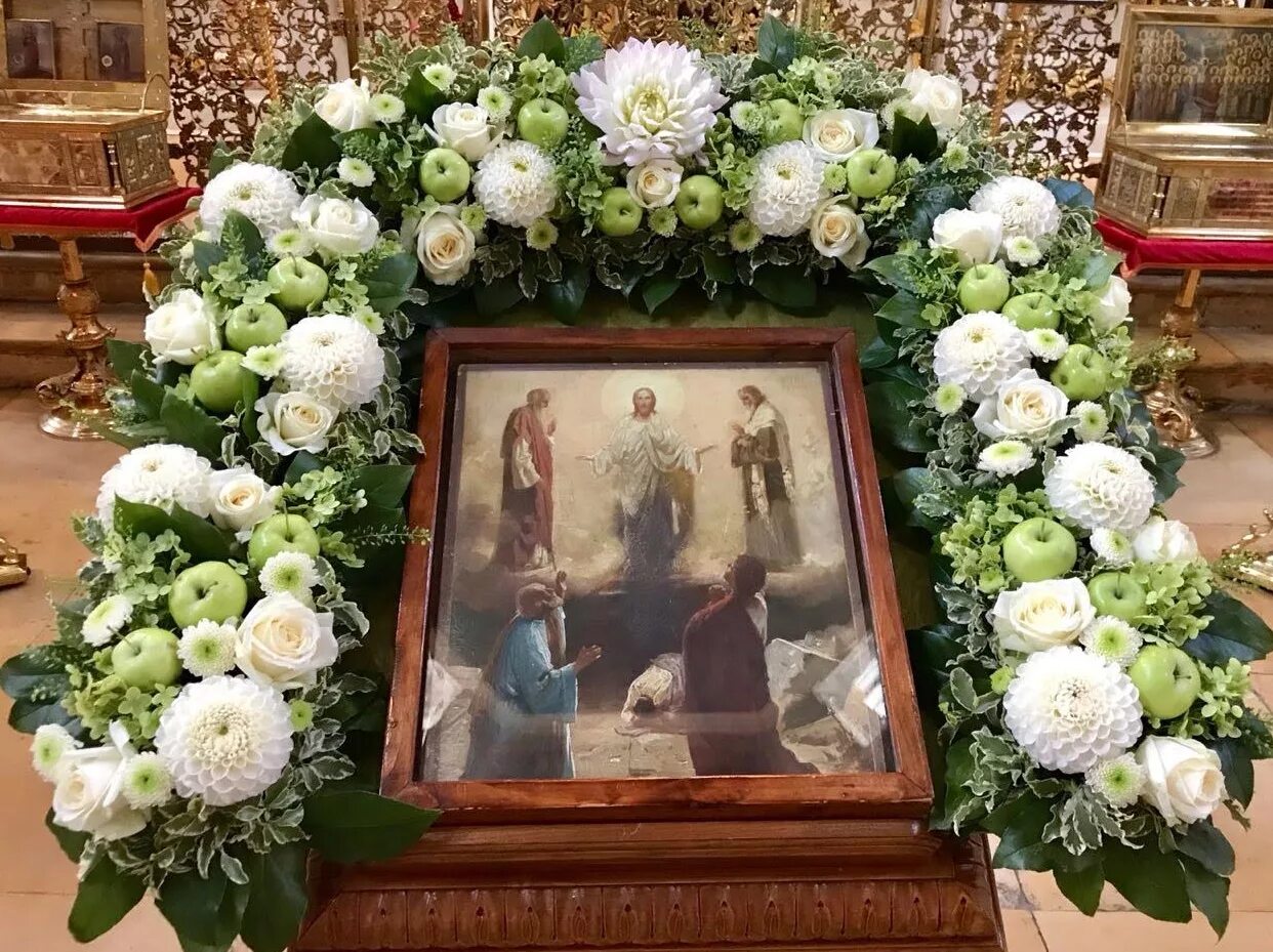 Украшение иконы на вознесение господне. Преображение господне икона в церкви. Свято-елисаветинский монастырь икона. Вознесение господне флористика храмовая. Икона преображение в храме.