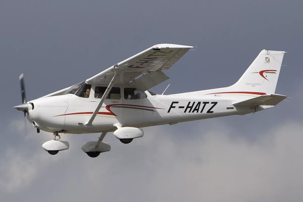 Сесна 172. Самолет Cessna 172. Легкомоторный самолет Cessna 172. Cessna 172 Skyhawk. Cessna 172s Skyhawk SP.