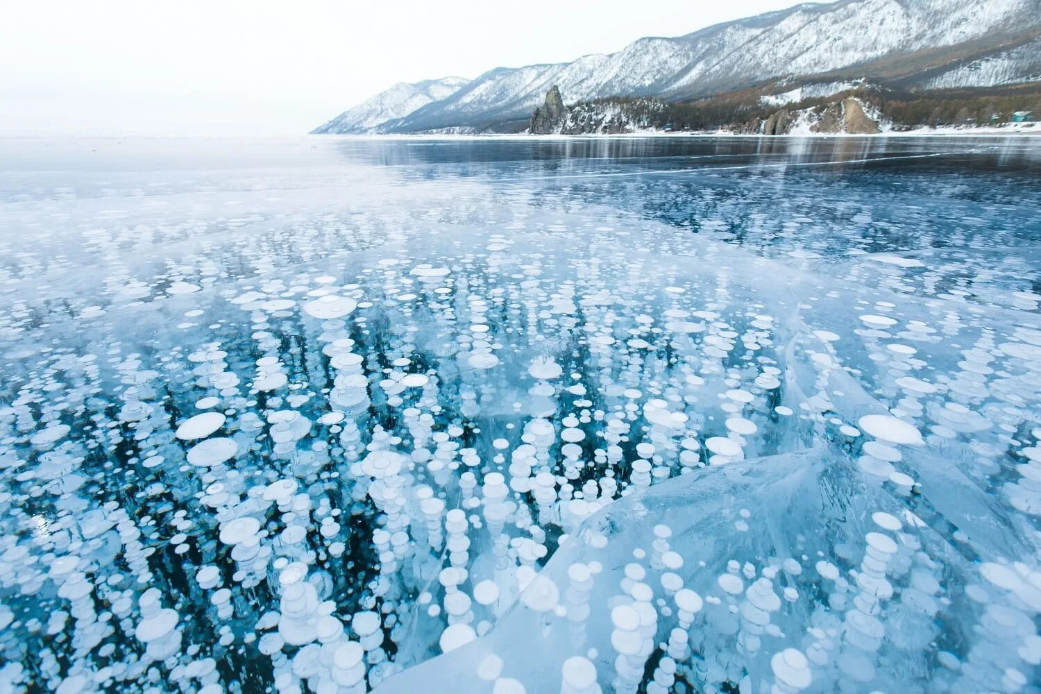 Как выглядит айс. Байкал зима. Лед Байкала. Лед Байкала 2022. Большое Голоустное Байкал зимой пузырьки.