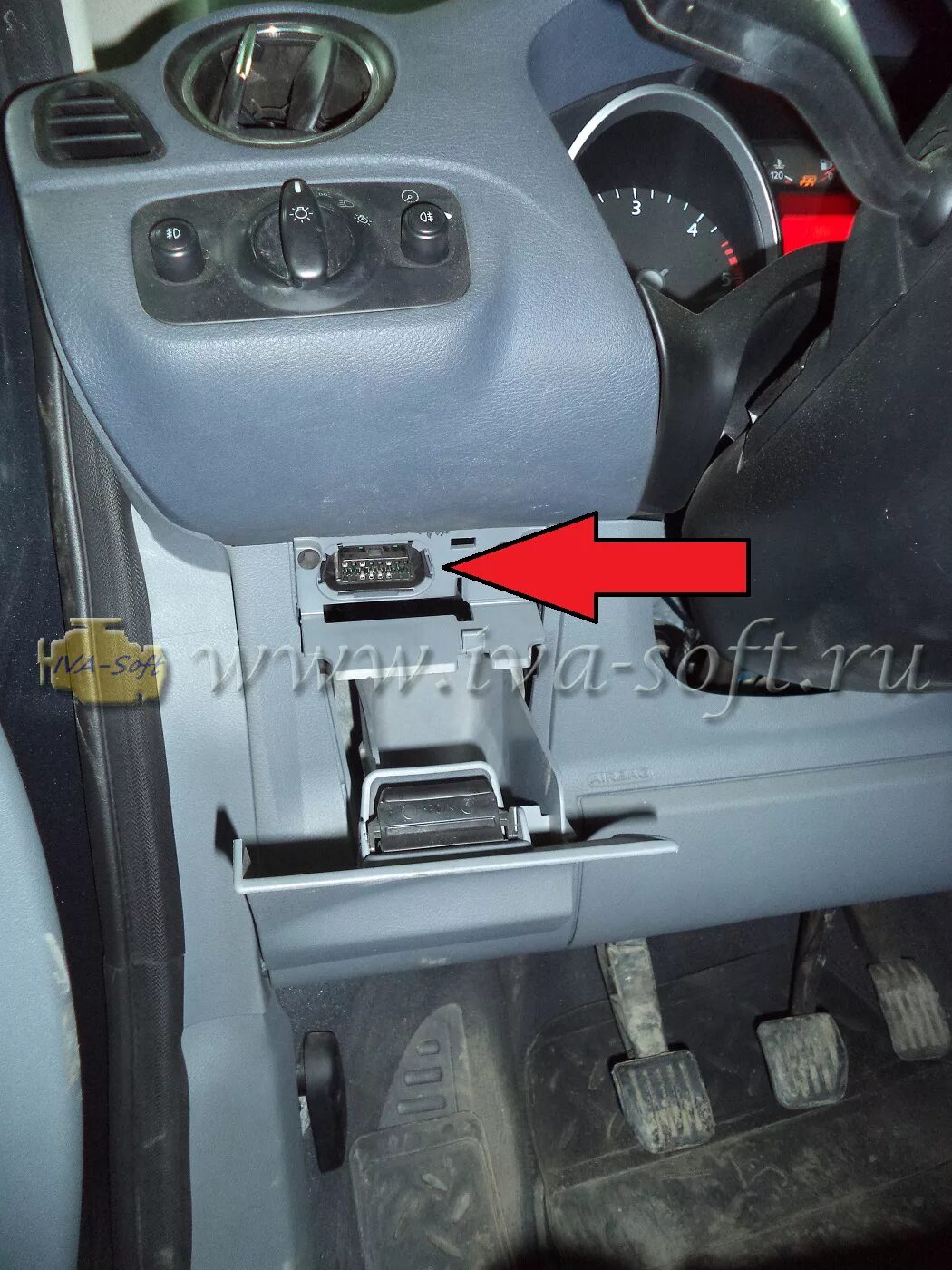 Фокус 3 где разъем обд. Диагностический разъём форд мондео 1. Ford focus 2 2006 диагностический разъем. Обд 2 форд фокус 3. Форд фокус 3 разъём диагностики.