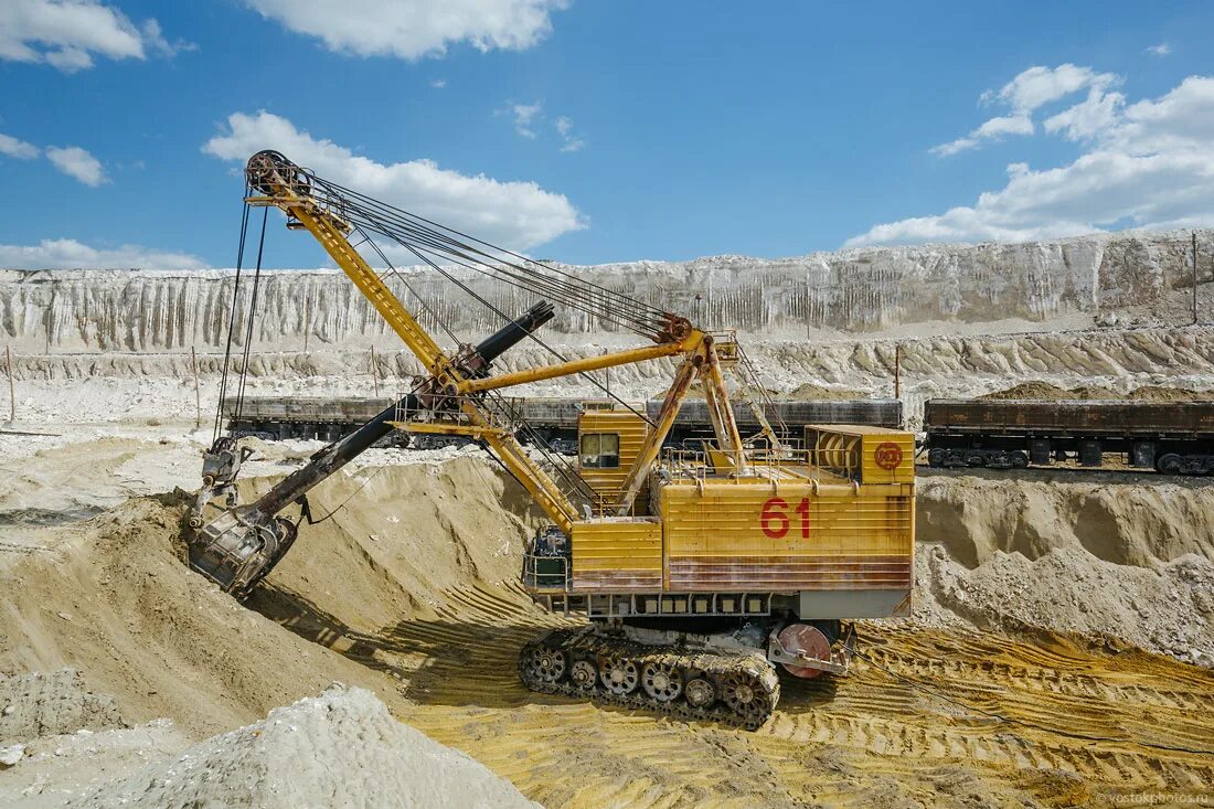 Соколовско-сарбайский гок. Курская магнитная аномалия карьер лебединский. Добыча ресурсов. Карьеры добычи железной руды. Карьеры добычи железной руды.