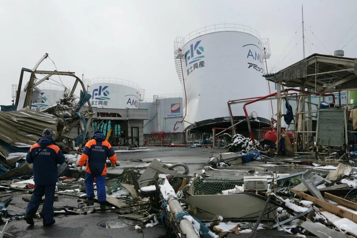 Аэс фукусима последствия. Авария на АЭС Фукусима-1. Японская АЭС Фукусима -1 авария. ЦУНАМИ В Японии 2011 АЭС. Япония авария на атомной станции 2011.