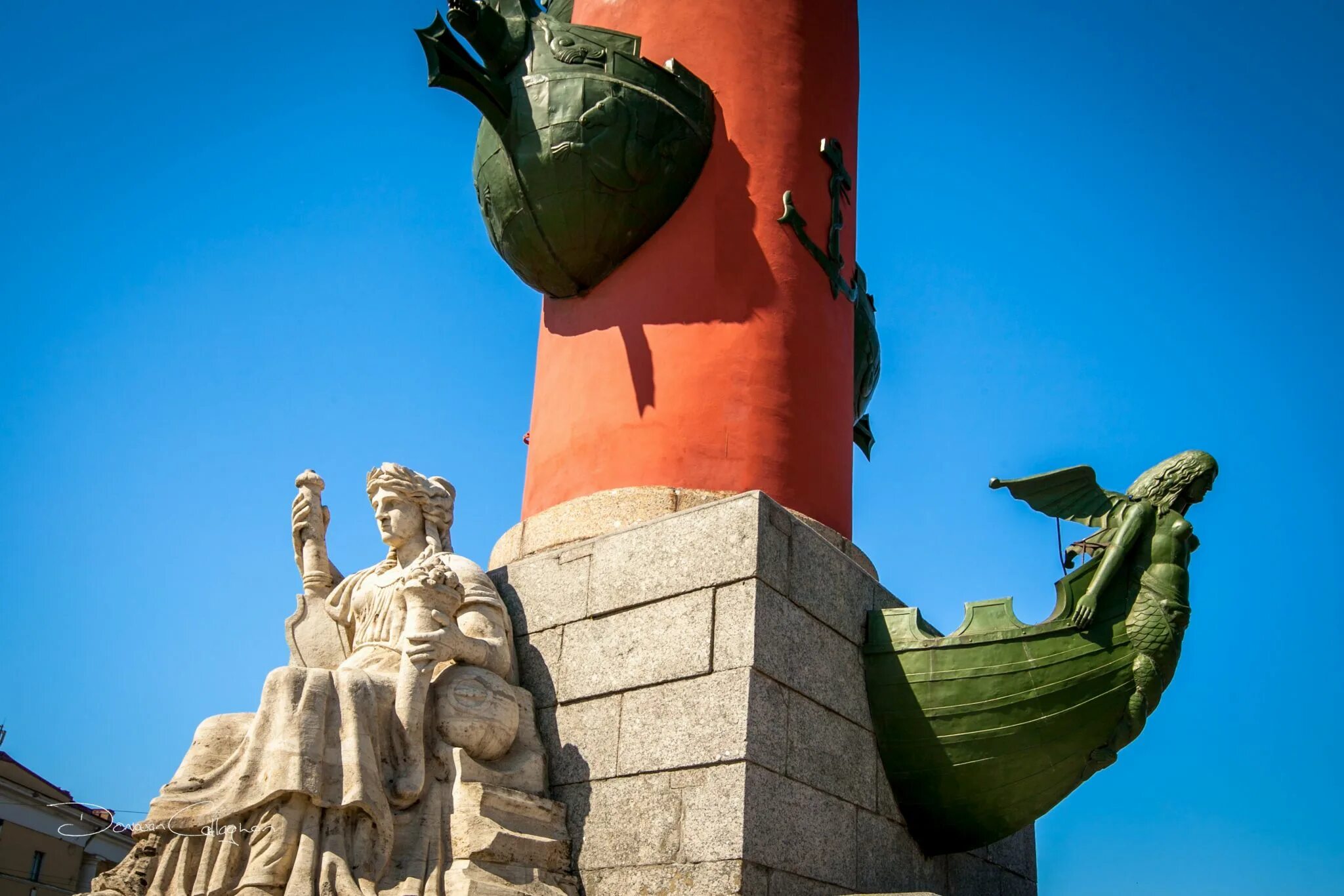 ростральные колонны санкт-петербург. ростральные колонны санкт-петербург архитектор. ростральная колонна стрелки васильевского острова. ростральные колонны на стрелке васильевского острова. колонны стрелки васильевского острова.