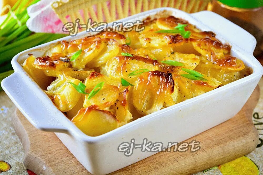 рыба под шубой в духовке. горбуша в духовке с морковкой. минтай в духовке с морковью и луком. скумбрия в духовке с морковью и луком. рыба в духовке морковь лук майонез.