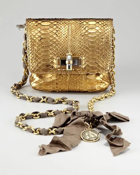 Цум золото. Золотая сумка Шанель. Кошелек-сумка Шанель питон. Кошельки сумочки Шанель питон. Золотистая сумка.