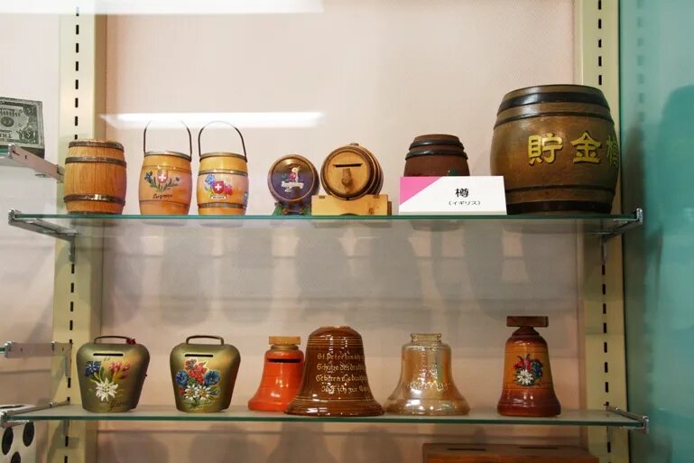 копилка музея 4 букв сканворд. красивое название музея копилок. мини музей копилка. название выставки капилки. музей копилок.