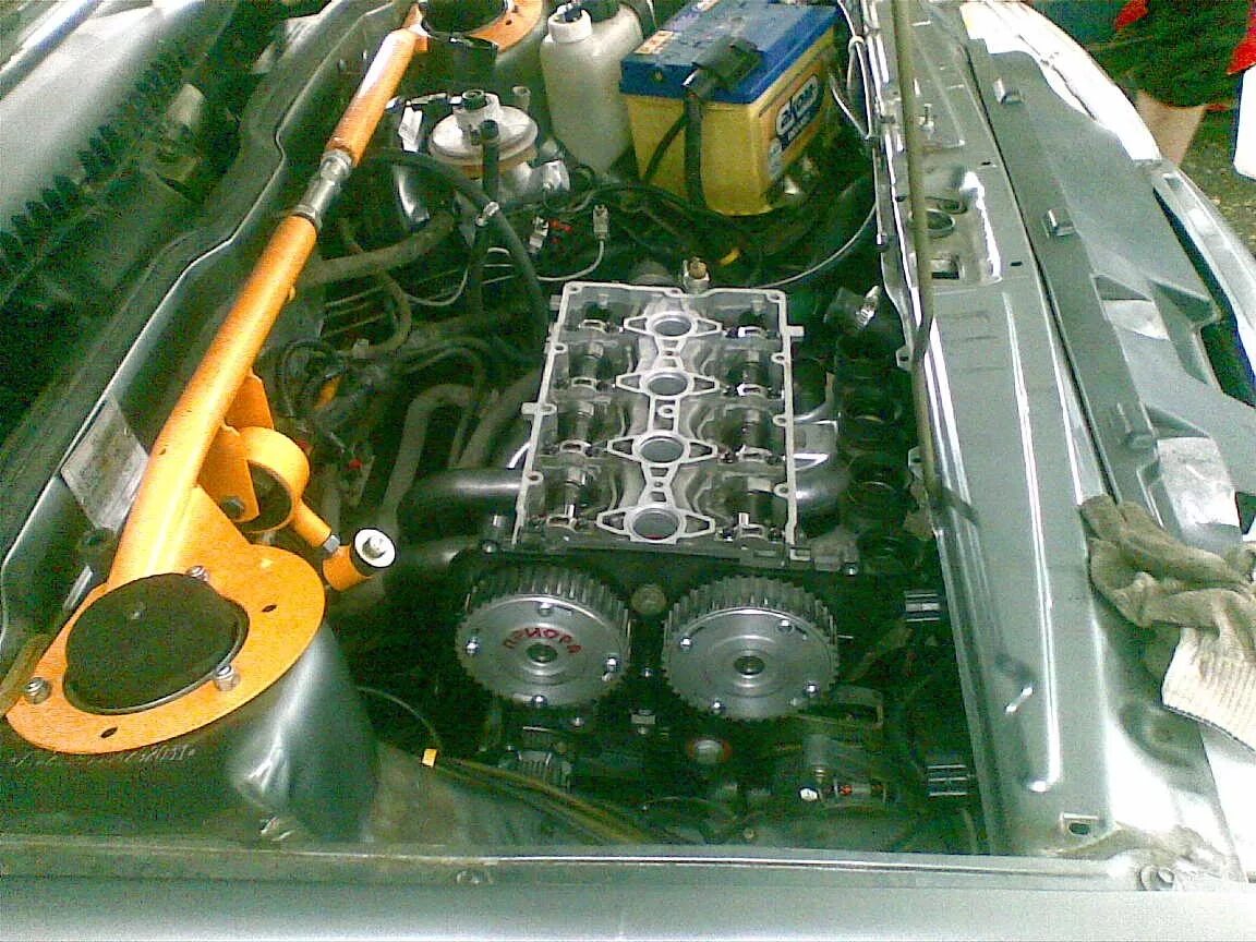 8 клап ваз 2114. ВАЗ 2114 16 клапанная. ВАЗ 2114 16v. 16 Клапанный двигатель ВАЗ 2114. Двигатель от ВАЗ 2114.