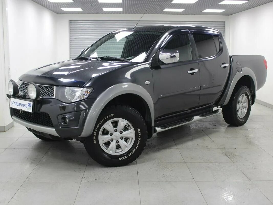 Митсубиси л200 2012 года. Мицубиси л200. Серый Mitsubishi l200. Mitsubishi l200 2. Митсубиси л200 комплектации.