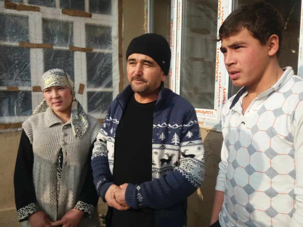 Таджикская семья. Чистоплотная таджикская семья. Семья таджиков фото. Фото таджикскпясемья.