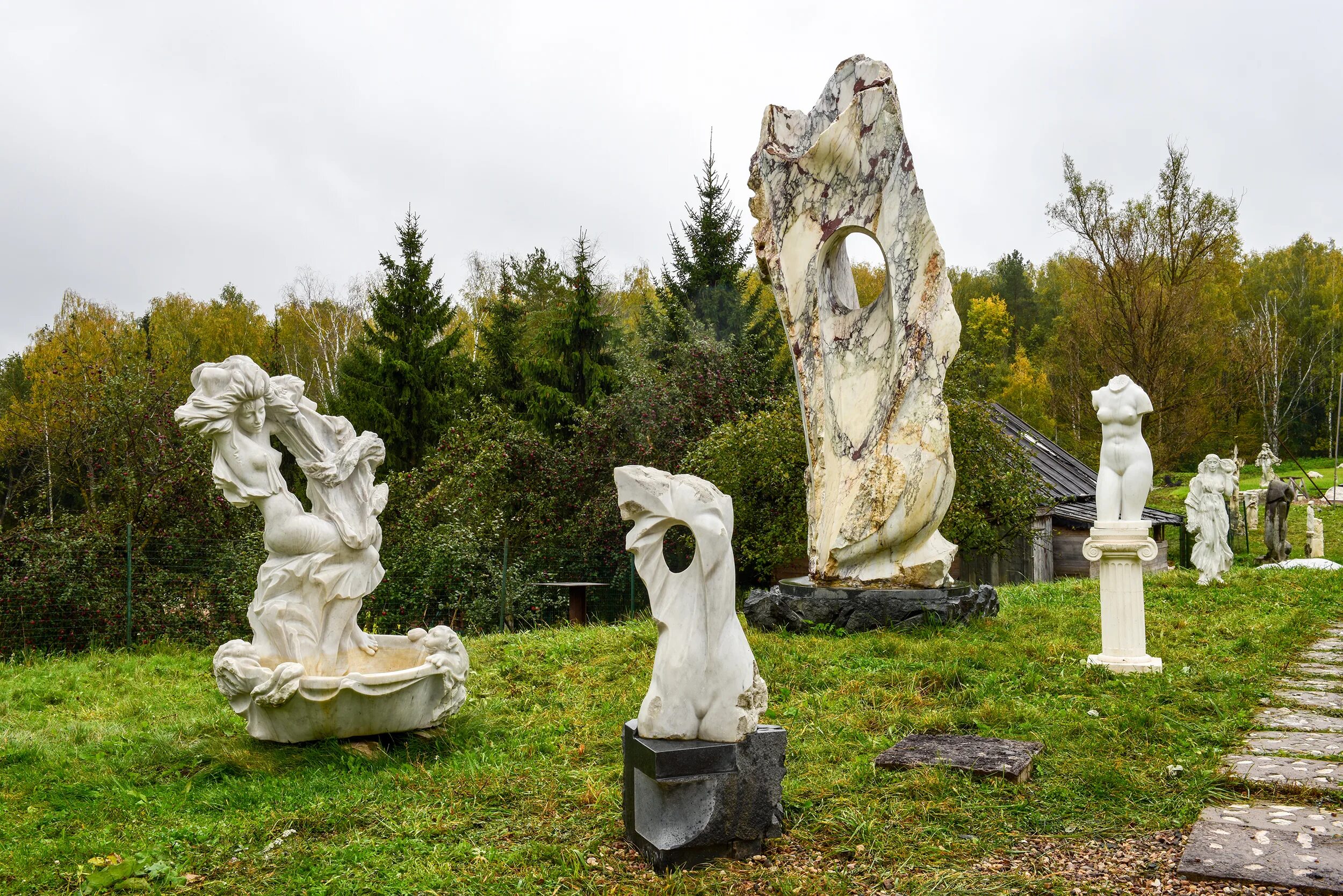 Скульптурный парк легенда. Парк скульптур Сергея Казанцева. Скульптурный парк Легенда Пенза. Чистые пруды скульптурный парк.