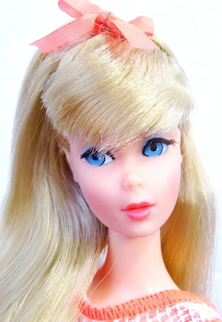 Барби тнт. Куклы барби 2023. Оранжевый винтажный комбинезон на барби. Кукла tnt barbie 1967. Обычные барби бон.