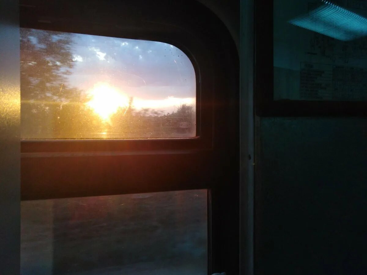 Москвича увидевшего липецк из окна поезда доставили. Окно поезда. красивый вид из окна поезда. вид с окна поезда. красивый вид из поезда.