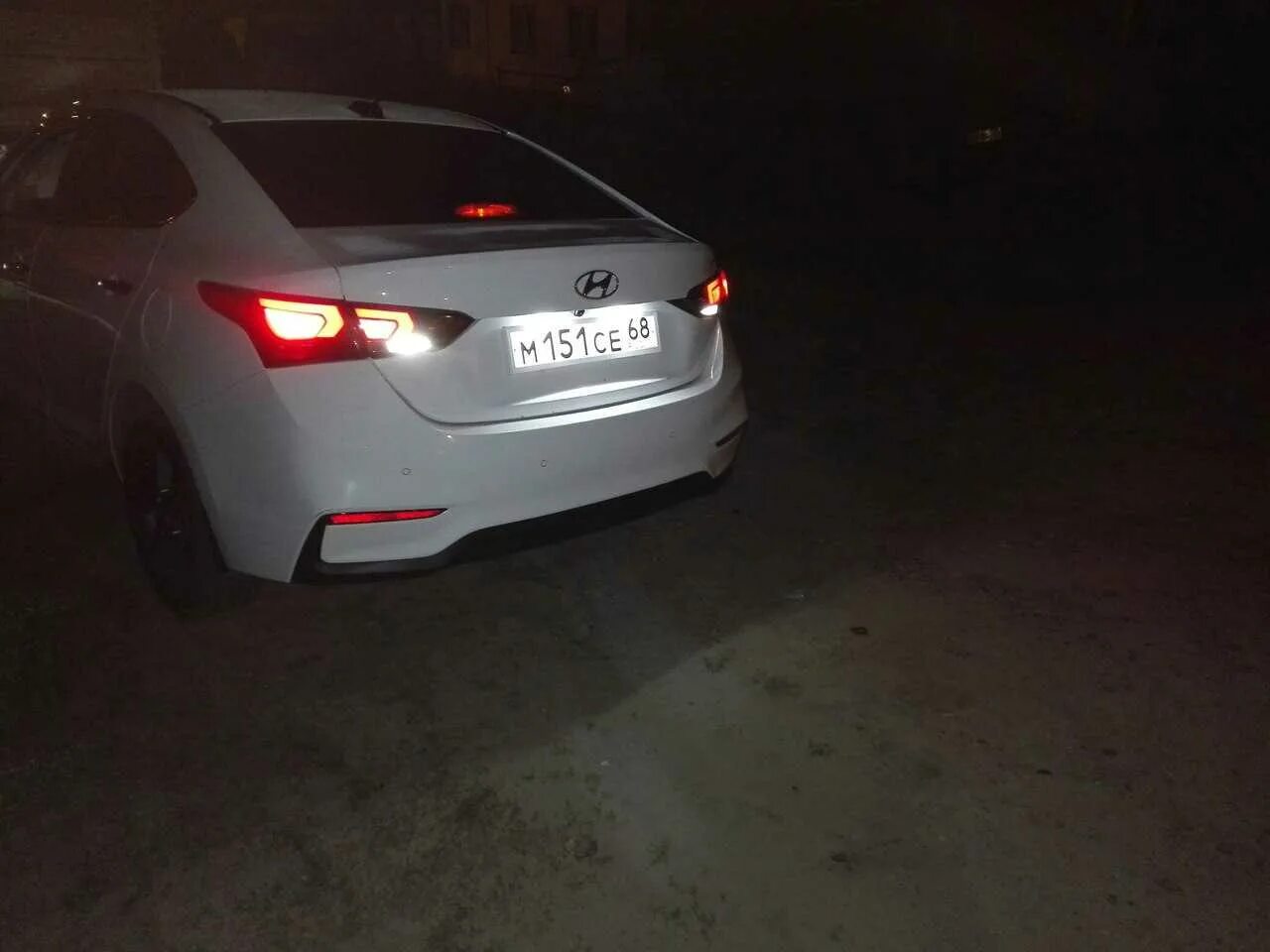 Лампа ходового огня солярис 2019. Мануал солярис 2017. Схема фары хендай солярис 2011 года. Какие лампы на солярис 2. Мануал солярис 2017.