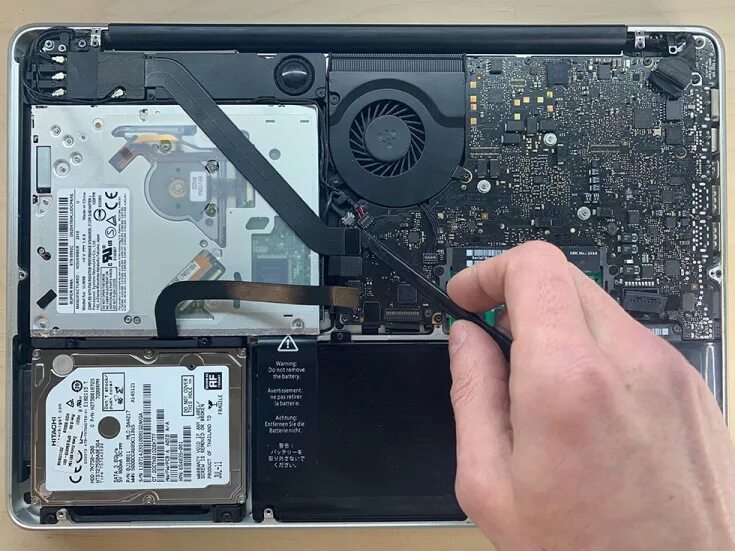 Как вставить диск 2. Ссд для ноутбука. ssd диск на асус ноутбук. жесткий диск для ноутбука asus. asus e203m жесткий диск.