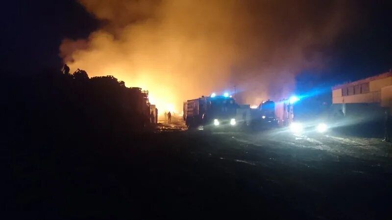 Пожар в раменском игумново. Пожар островцы центральная 47. Пожар в раменском сегодня сейчас. Что горит в раменском сейчас. Пожар в раменском сегодня ночью.