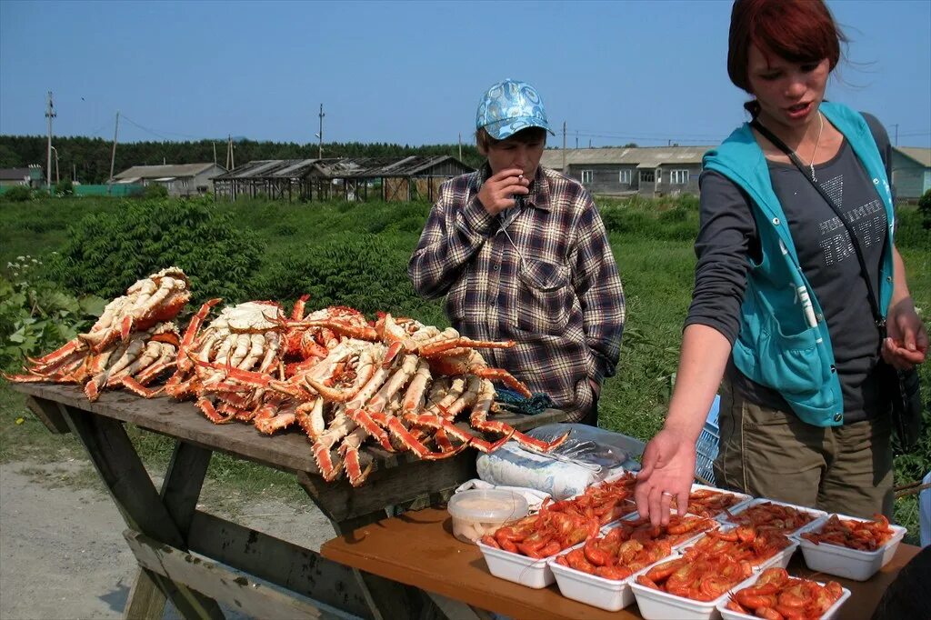 Южно-Сахалинск рынок морепродуктов. Рыбный рынок Южно-Сахалинск. Сахалин морепродукты. Сахалин рынок морепродуктов.