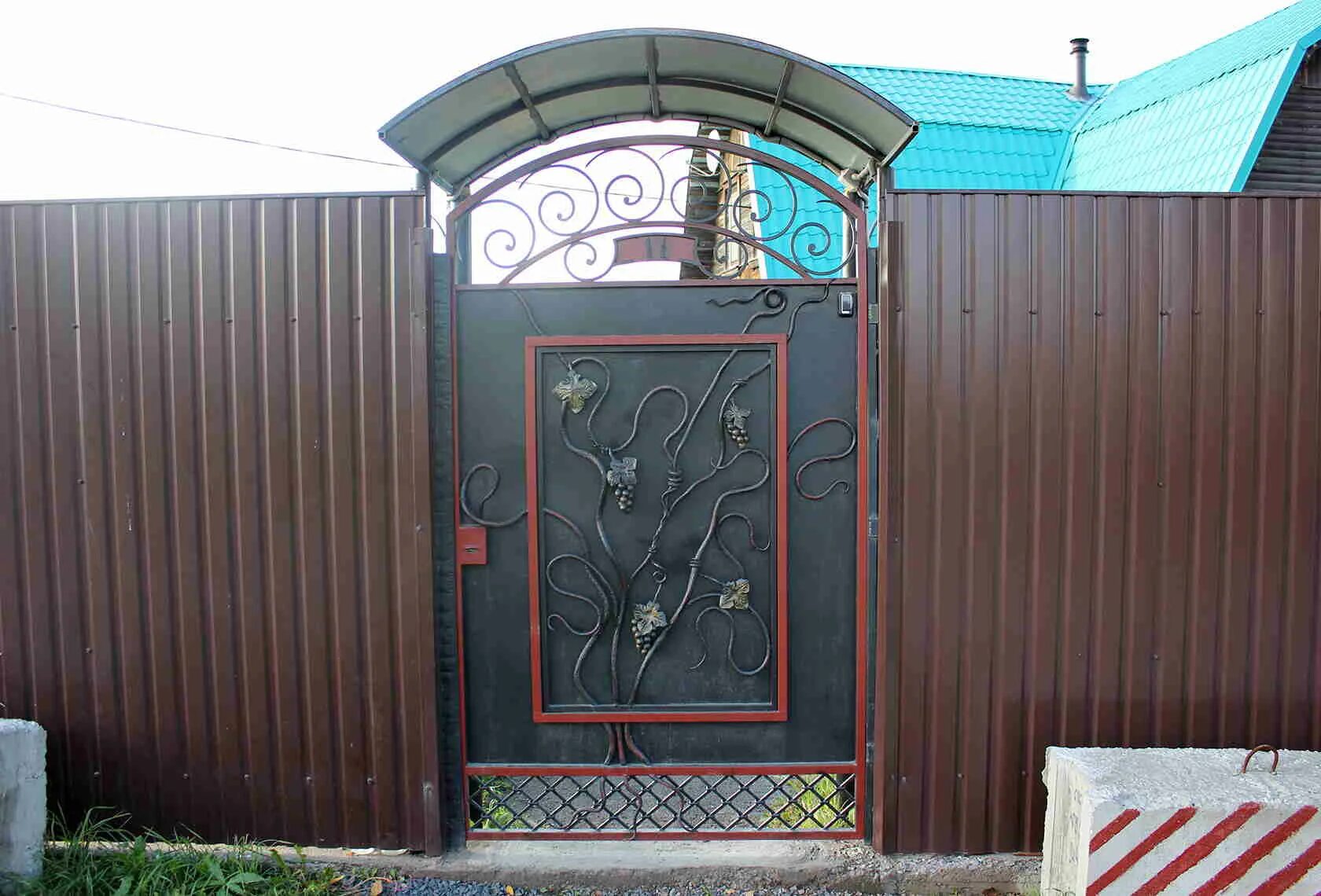 Ворота калитки минск. Ворота "боярские пш". Кованый забор. Kovtorgmsc кованые ворота. Кованые ворота ишеева.