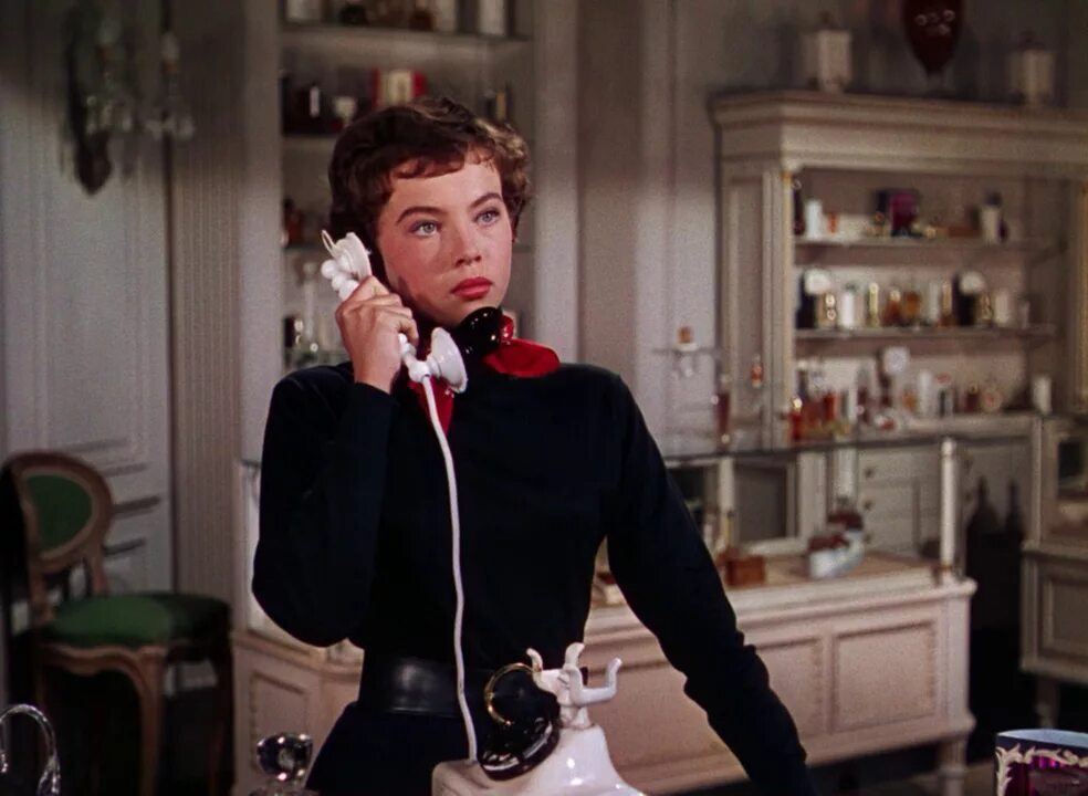 She from an american. Луи журдан. Саманта каникулы американской девочки. Саманта паркингтон. She from an american.