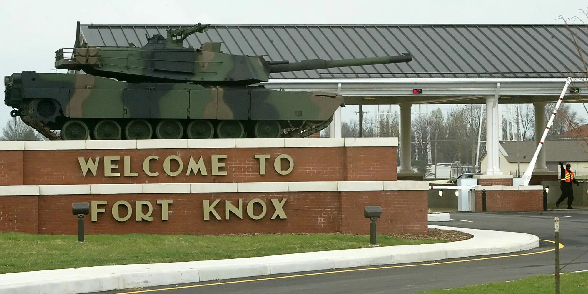 Fort knox. Форт-Нокс в Кентукки. Военной базы Форт-Нокс. Крепость Форт Нокс. Форт Нокс США хранилище золота.
