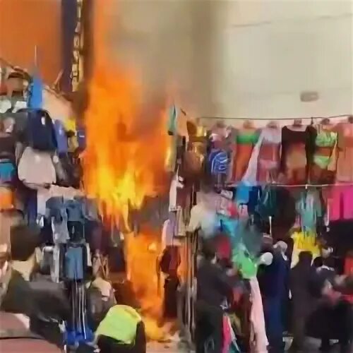 Горит рынок в москве