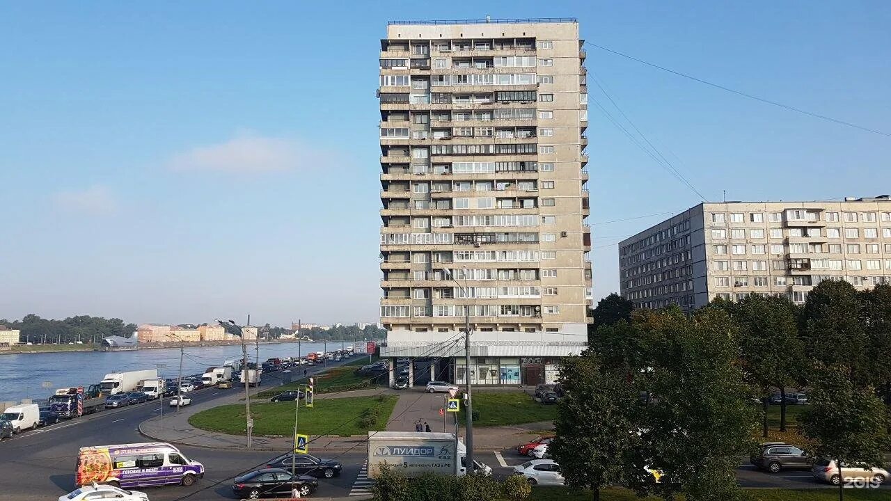 Октябрьская набережная фото В Петербурге около 25% новых проектов строится у воды и считаются видовыми. Чита
