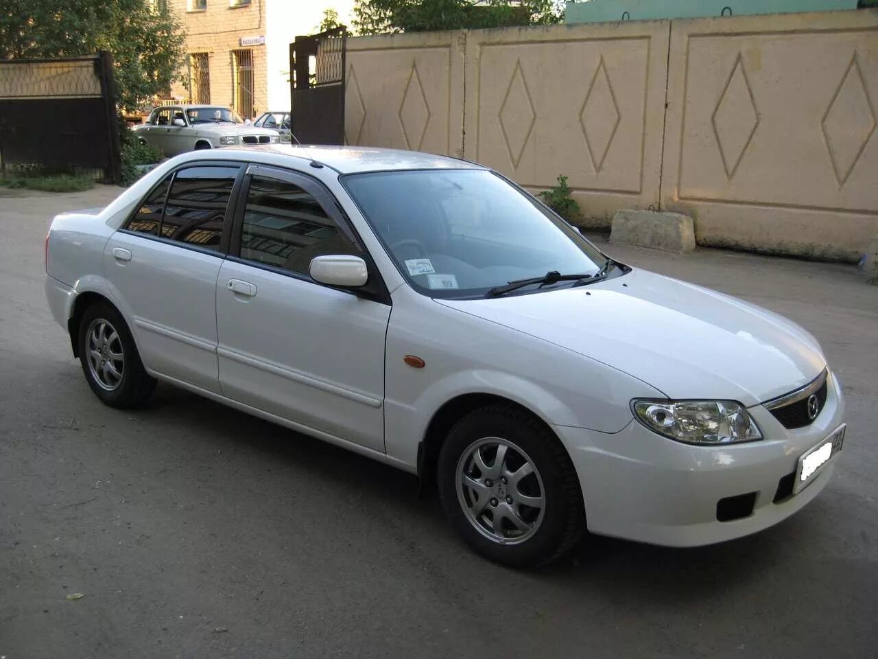 Mazda familia 2002. Мазда Фэмили 2002 год седан. Мазда Фэмили 2001 год. Мазда Фэмили 2000.