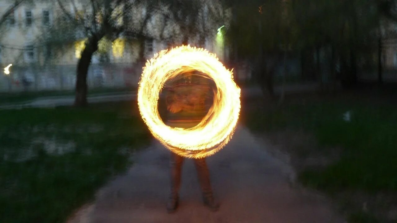Пламя в реальной жизни. Магия воздуха аватар свитки. Маги огня в реальной жизни. Огненный маг в реальной жизни. Как управлять огнем в реальной жизни.
