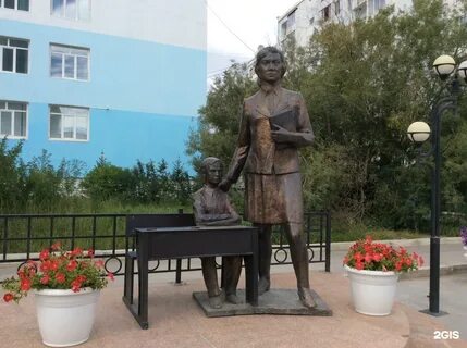 Памятники и скульптуры учителям