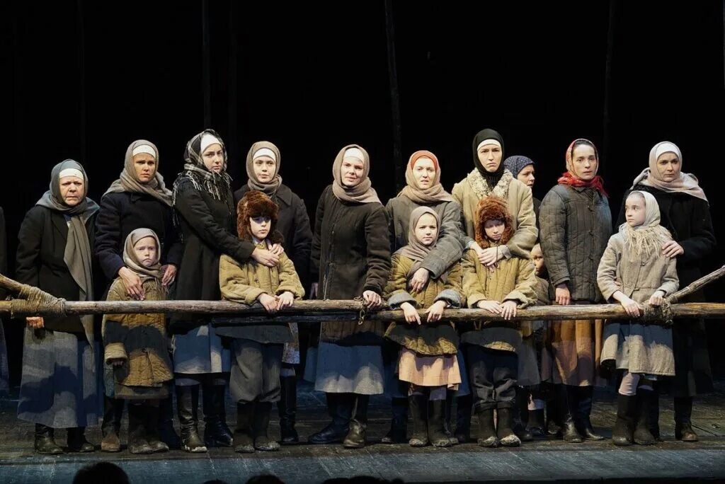 Мдт санкт петербург спектакли. Мдт театр европы спектакль дядя ваня. Братья карамазовы малый драматический театр. Раппопорт дядя ваня. Братья карамазовы мдт театр европы.