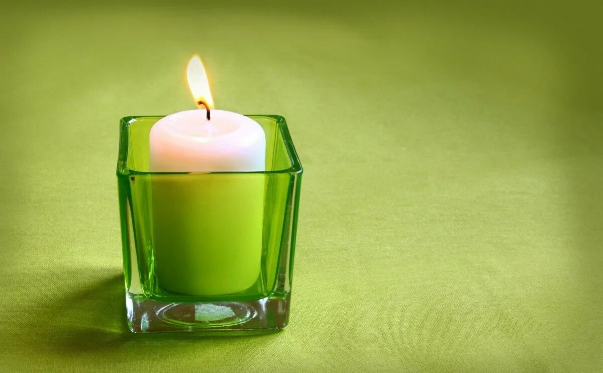 Свеча зеленая. Красивые свечи. Свеча в стакане. Свеча в стекле.